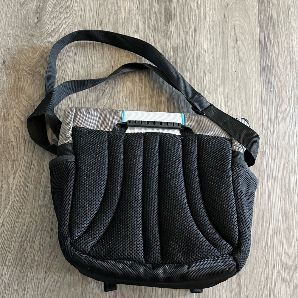 Wii Nintendo console case Black and Gray Messenger Bag for viedos and games! - Picture 3 of 6